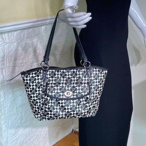 Coach Signature?Leah Tote Black & White
